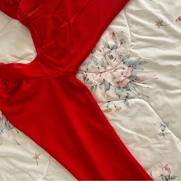 GUESS Red flounce sleeve blouse - Picture 3 of 6